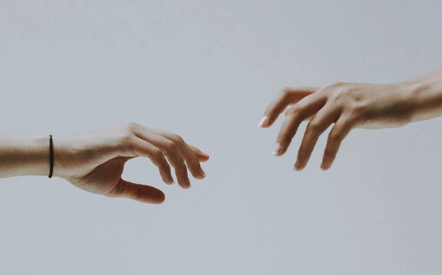 Des amies romantiques ? Mon œil ! Des gouines et très fières de l’être.