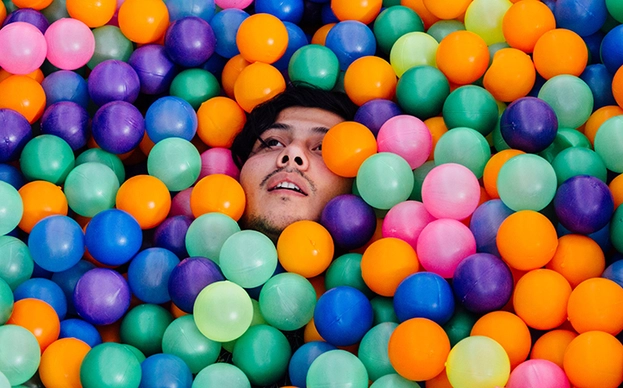 El Día del Soltero, la consagración del onanismo